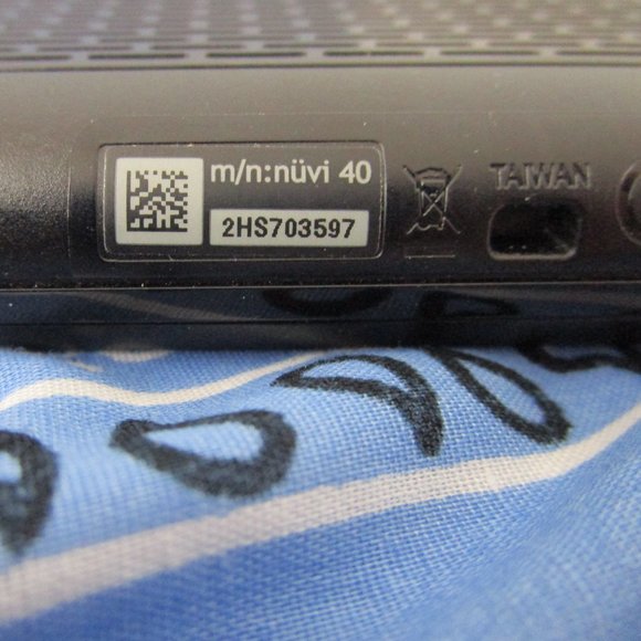 Garmin Nuvi 40LM Navigator + Charger + Mount - Picture 6 of 14